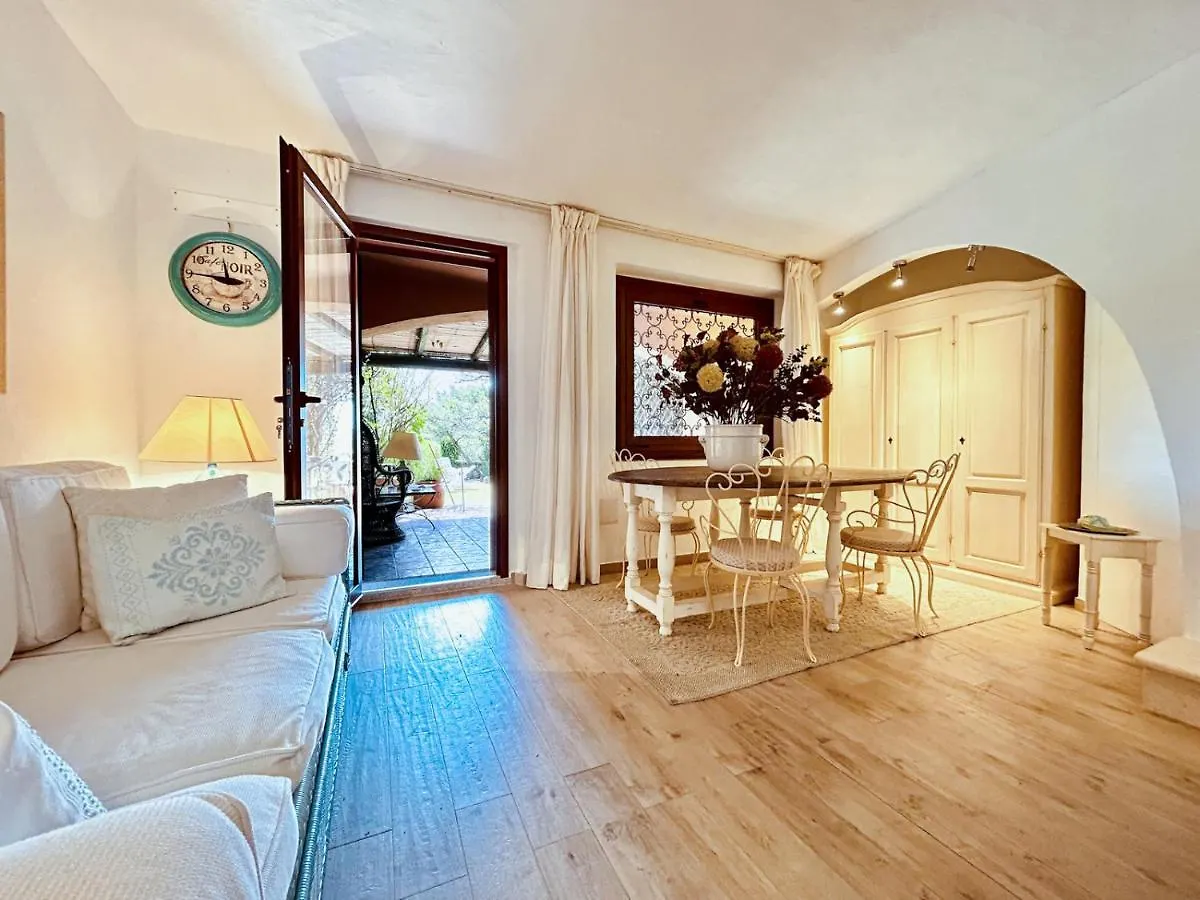 Villetta A Schiera Caprifogli Baja Sardinya Tatil Evi